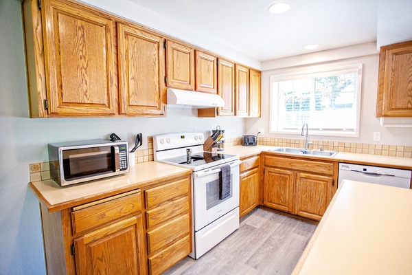 Frigorífic, microones, forn i placa de cuina