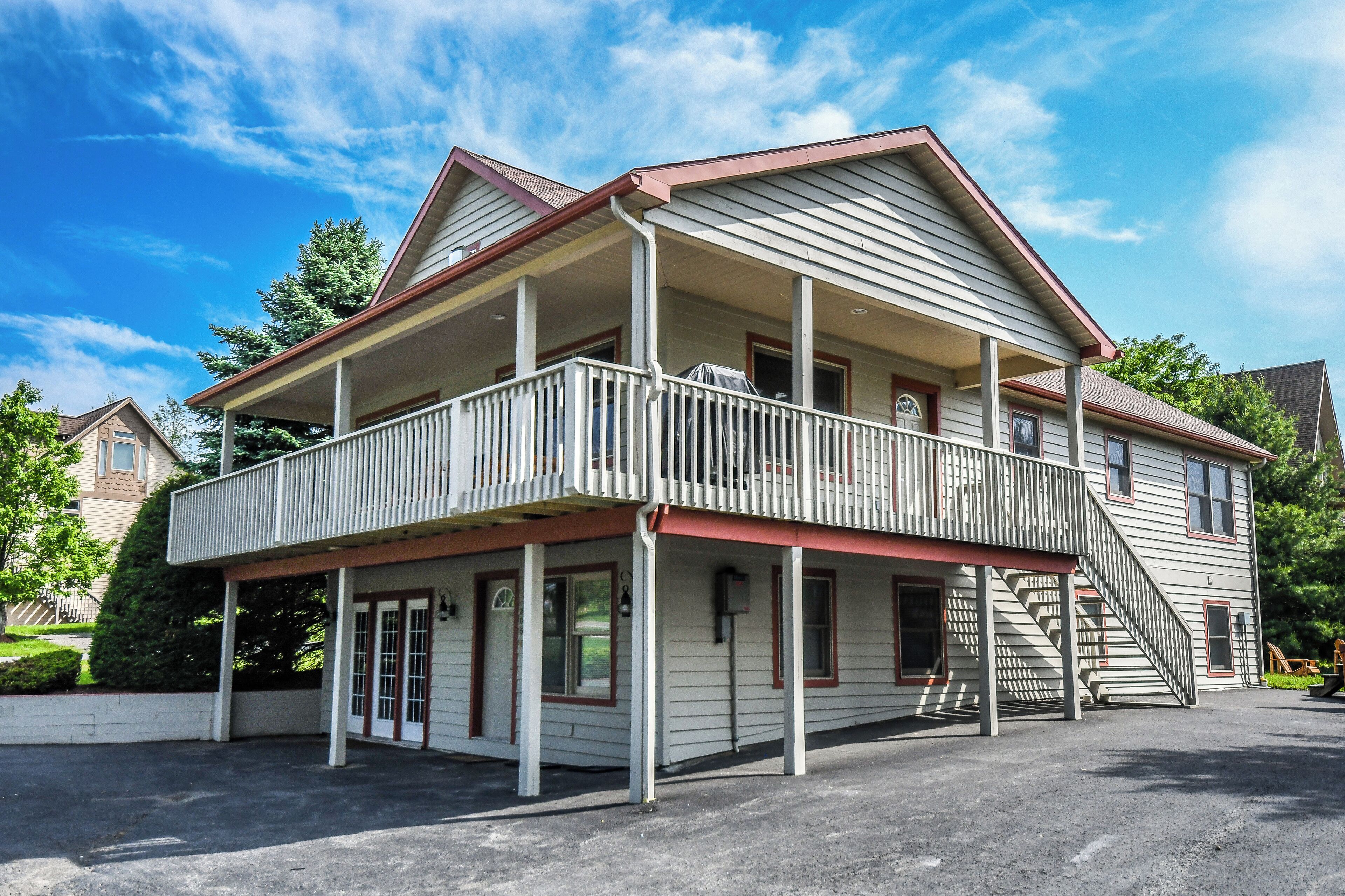 House (5 Bedrooms) | Exterior