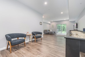 House (5 Bedrooms) | Property amenity