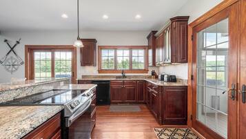 House (5 Bedrooms) | Property amenity