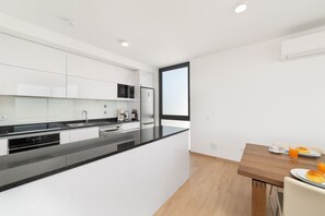 Refrigerador, microondas, horno y lavavajillas 