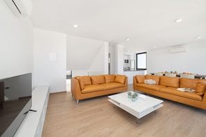 A modern living room with two sofas, a coffee table, and a TV. - Casa do Sol - Holiday Villa with Private Pool By SCH (Salir do Porto)