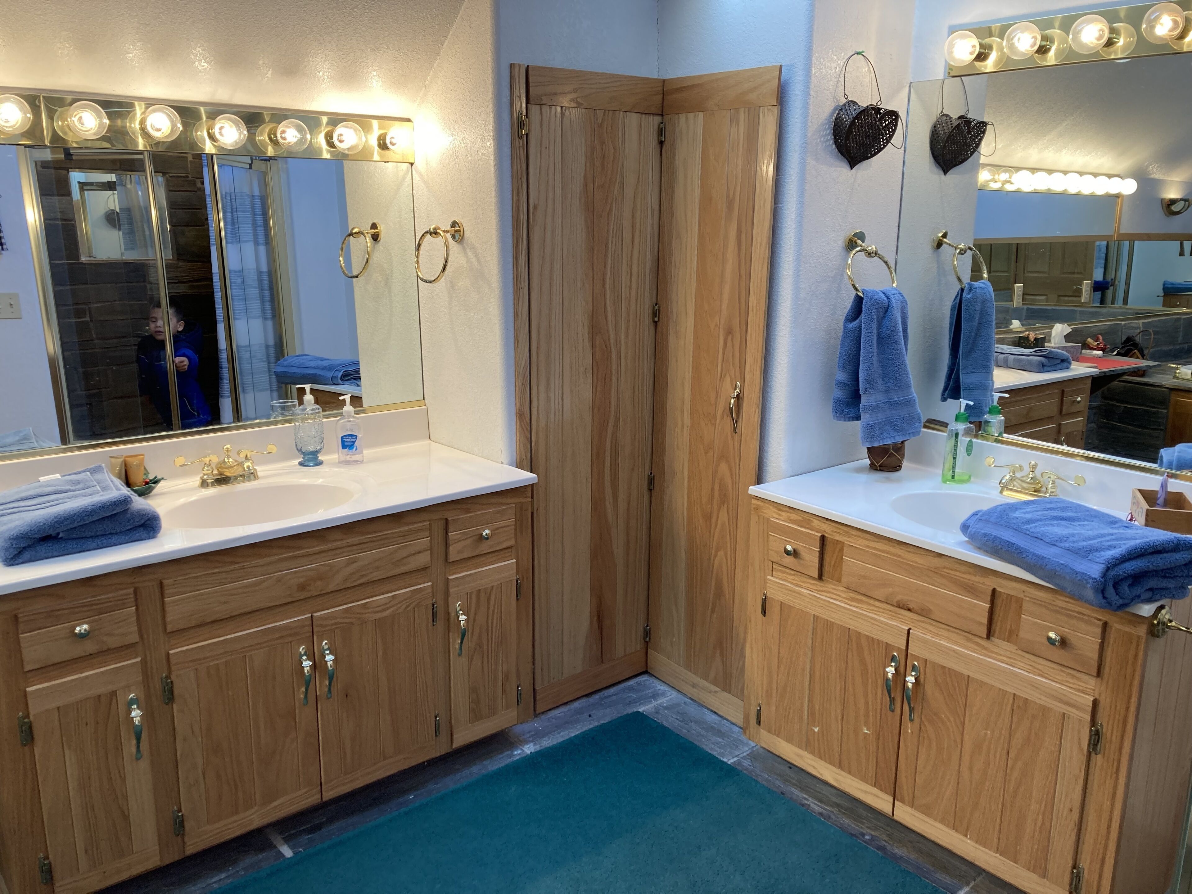 Private upstairs B&B suite in the heart of the Black Hills!