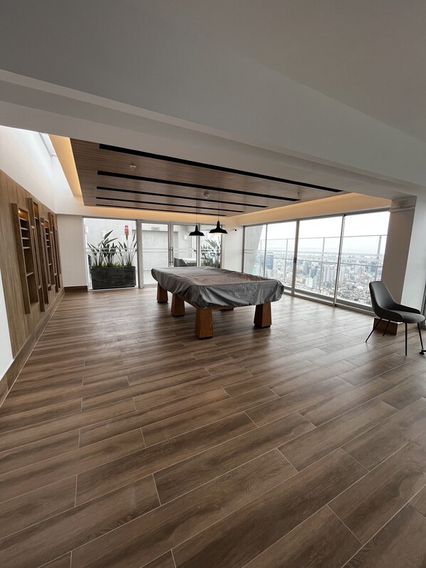 المنشأة من الداخل