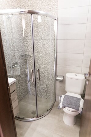 Shower, hair dryer, towels - Newly renovated apartment only 5 minutes away from beach (Χανιά)