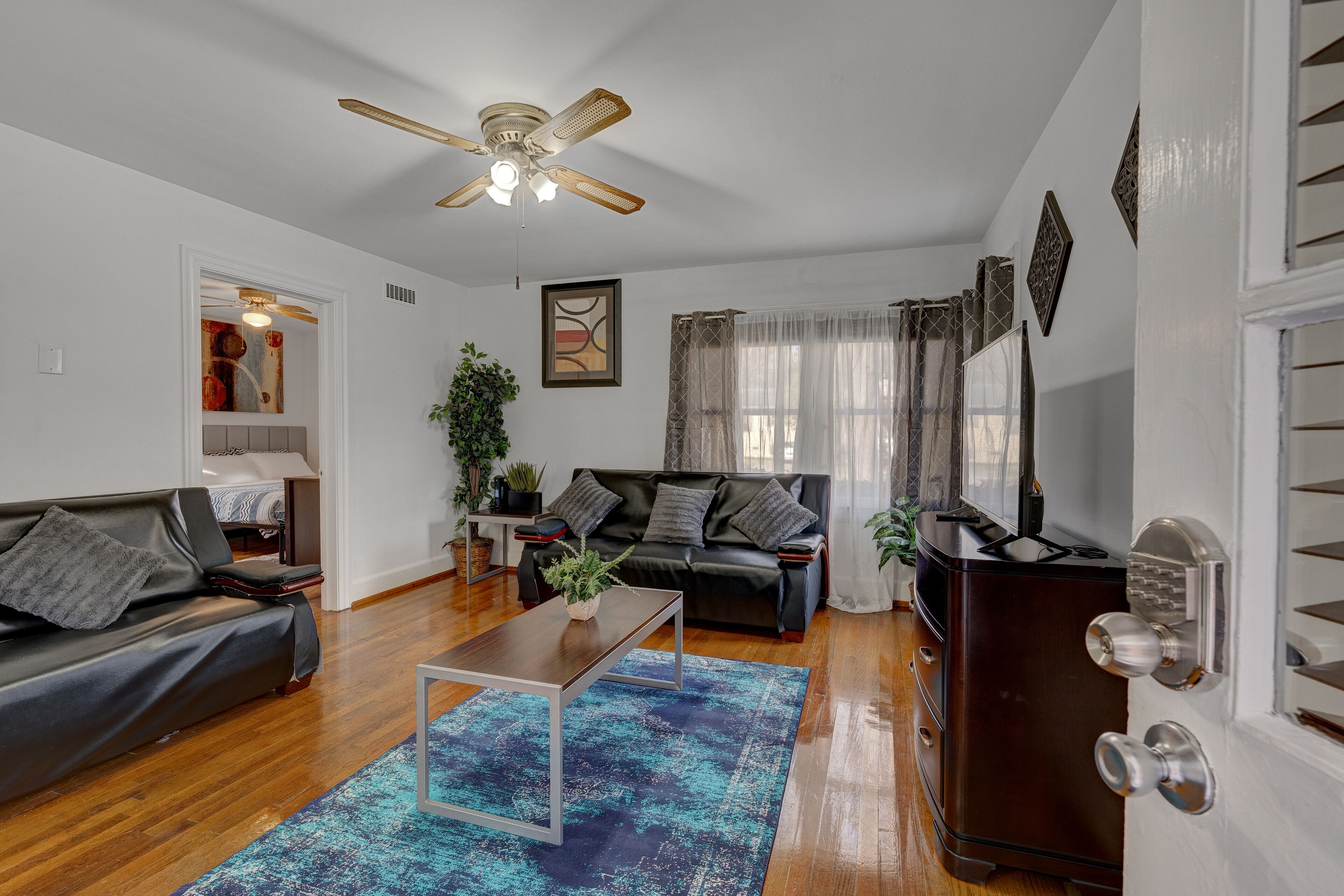  Duke East Campus 1BR Downtown Walking Distance