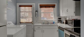  Duke East Campus 1BR Downtown Walking Distance