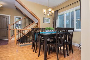 Studio (3 Bedrooms) | Property amenity