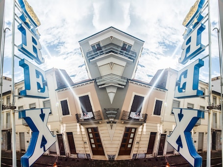 Esterni. Hotel Rex