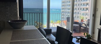 Beautiful unit with a spectacular view of Beachfront....!!!