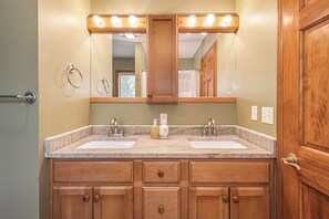 House (4 Bedrooms) | Property amenity