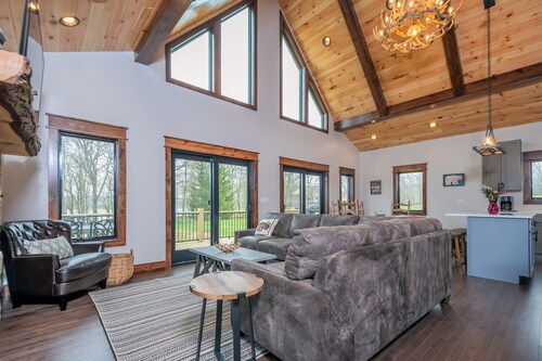 Lucky Bear Lakeside by Taylor Made Deep Creek