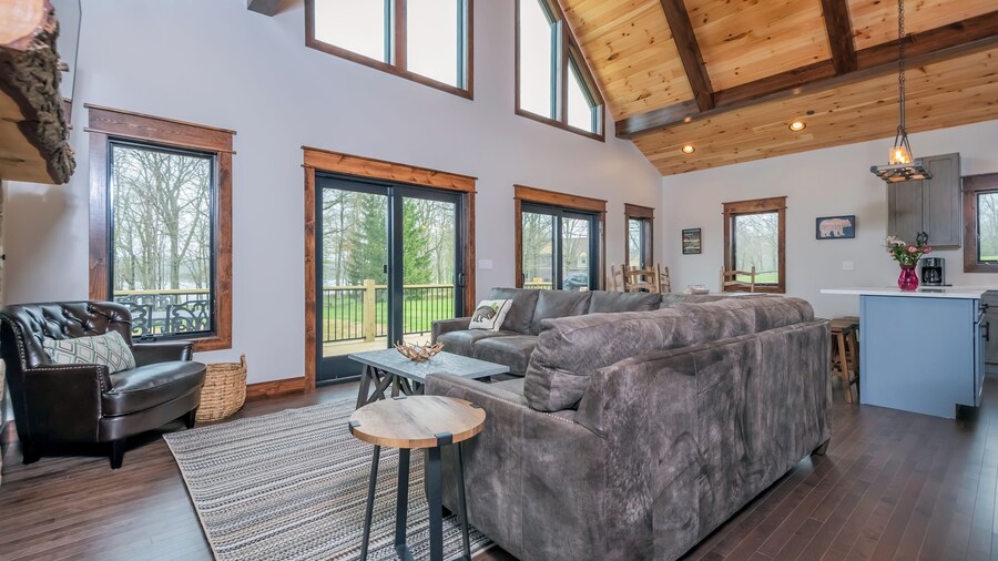 Lucky Bear Lakeside by Taylor Made Deep Creek