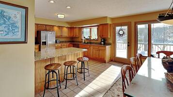 House (5 Bedrooms) | Property amenity