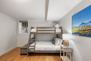 2 bedrooms, iron/ironing board, travel cot, free WiFi