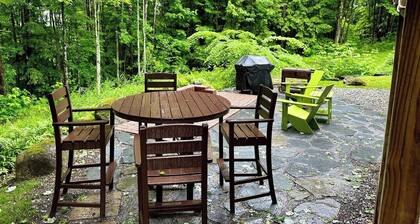 Fully Renovated & Modern 2 BR w/ Forest Views