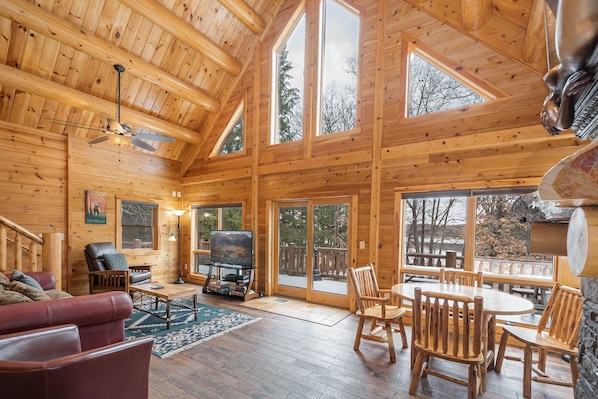 House, Multiple Beds, Hot Tub | Living room | TV