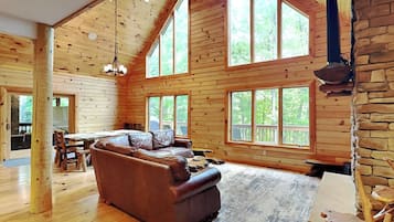 House (5 Bedrooms) | Property amenity