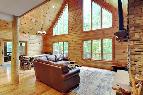 Maple Manor by Taylor Made Deep Creek