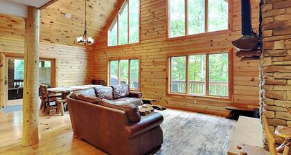 Maple Manor by Taylor Made Deep Creek