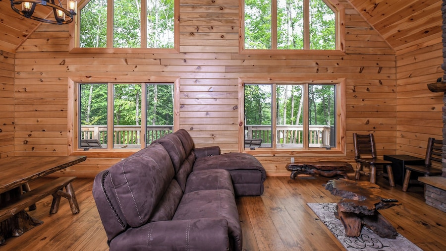 Maple Manor by Taylor Made Deep Creek