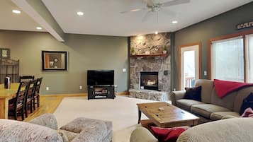 House (4 Bedrooms) | Property amenity