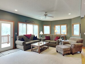 House (4 Bedrooms) | Property amenity