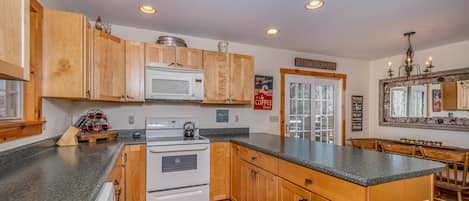 House (3 Bedrooms) | Property amenity