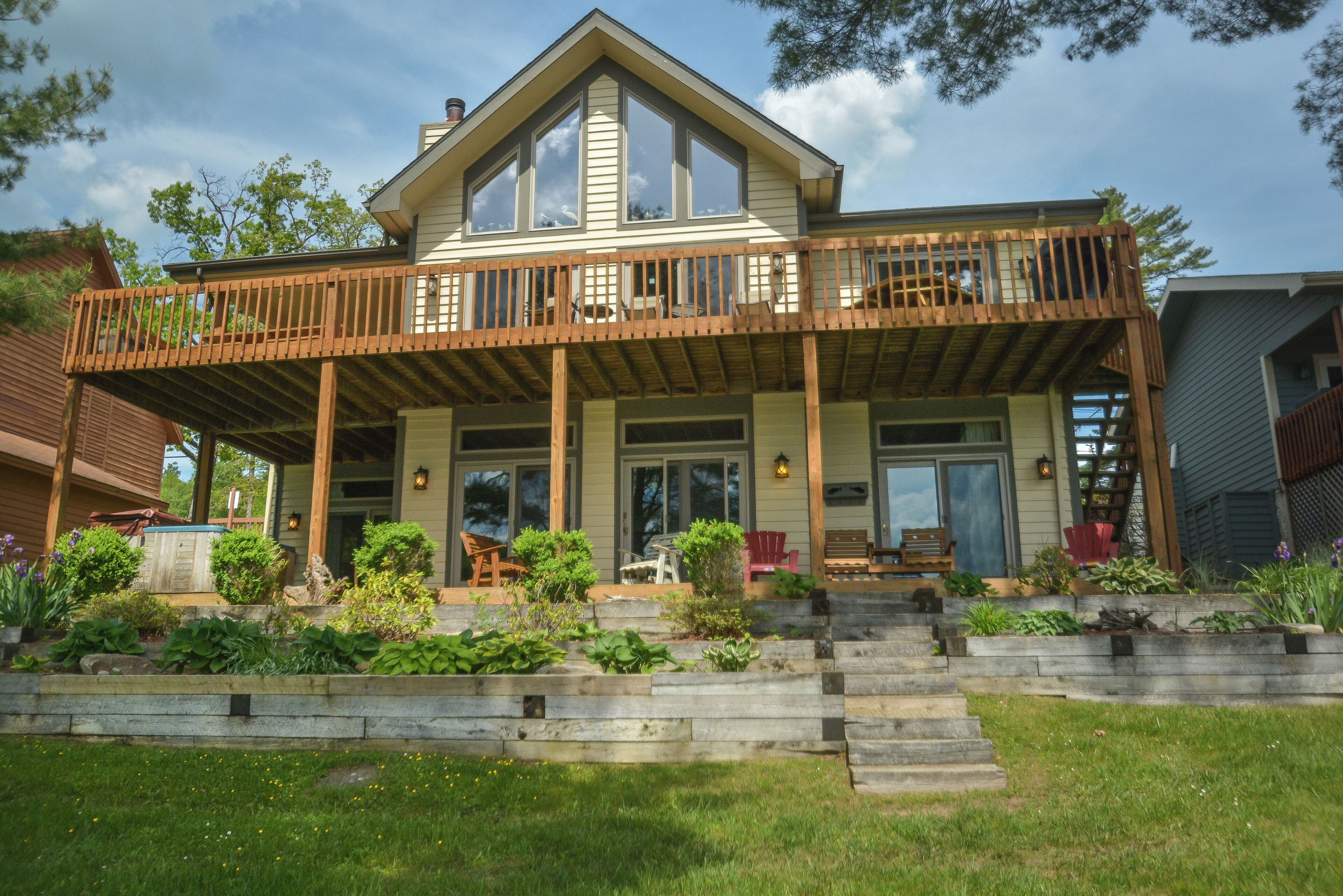 House (4 Bedrooms) | Exterior