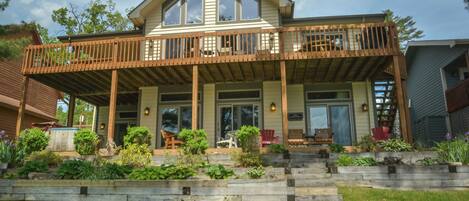 House (4 Bedrooms) | Exterior