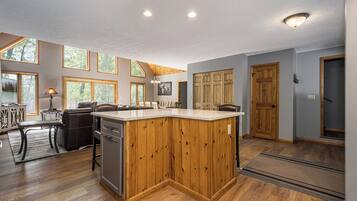 House (5 Bedrooms) | Property amenity