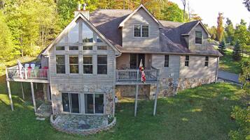 House (4 Bedrooms) | Exterior