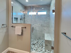 Casa (4 Bedrooms) | Servicio de la propiedad