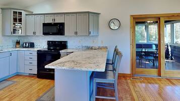 House (4 Bedrooms) | Property amenity