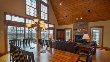 Casa, varias camas, hidromasaje | Restaurantes