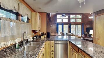 House (5 Bedrooms) | Property amenity