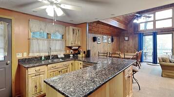 House (5 Bedrooms) | Property amenity