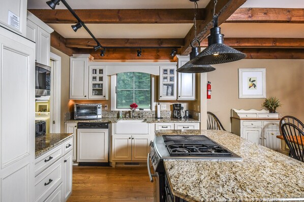 House (4 Bedrooms) | Property amenity