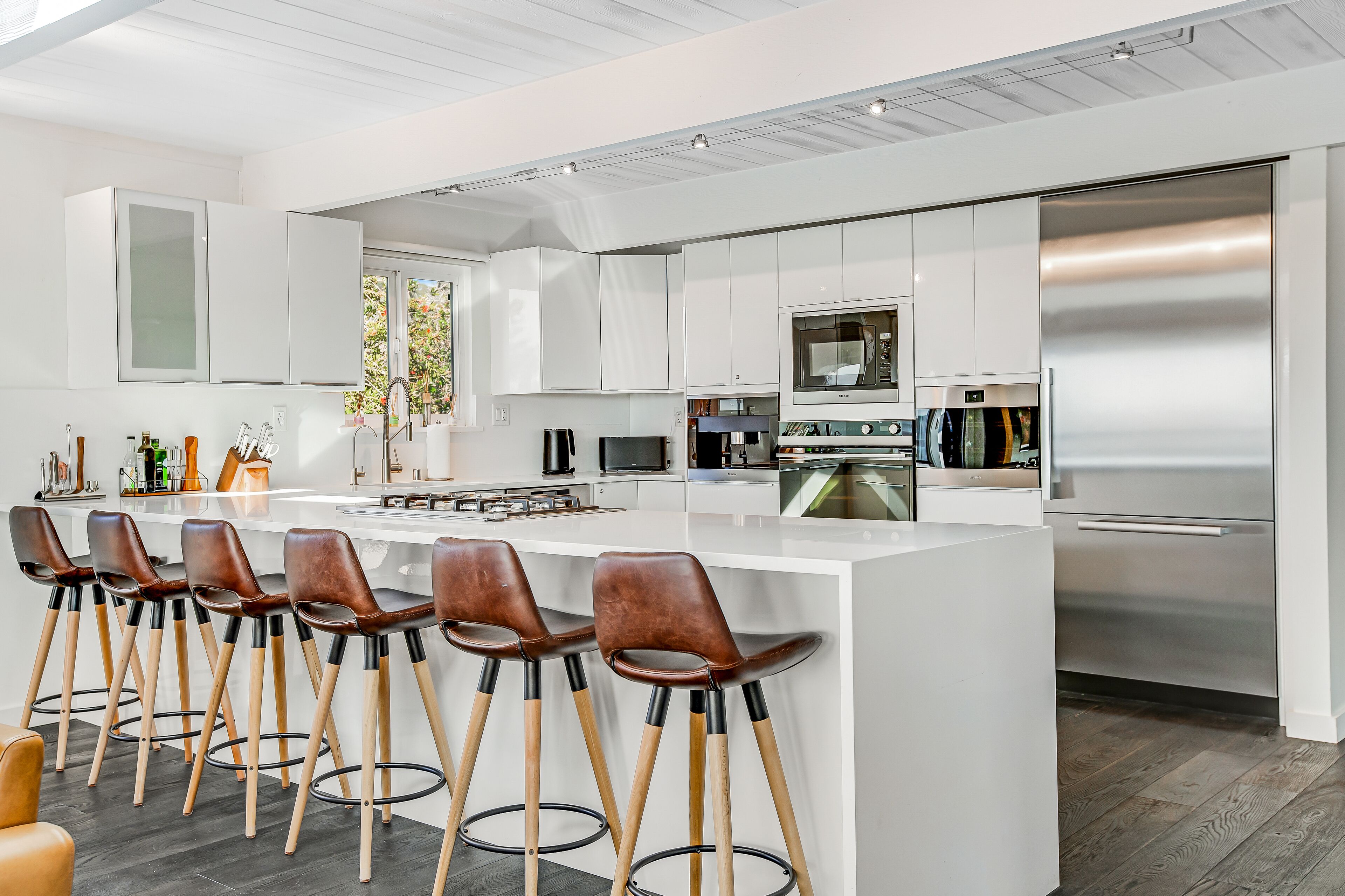 Ocean-view home and guest house with private hot tub, WiFi, and washer/dryer