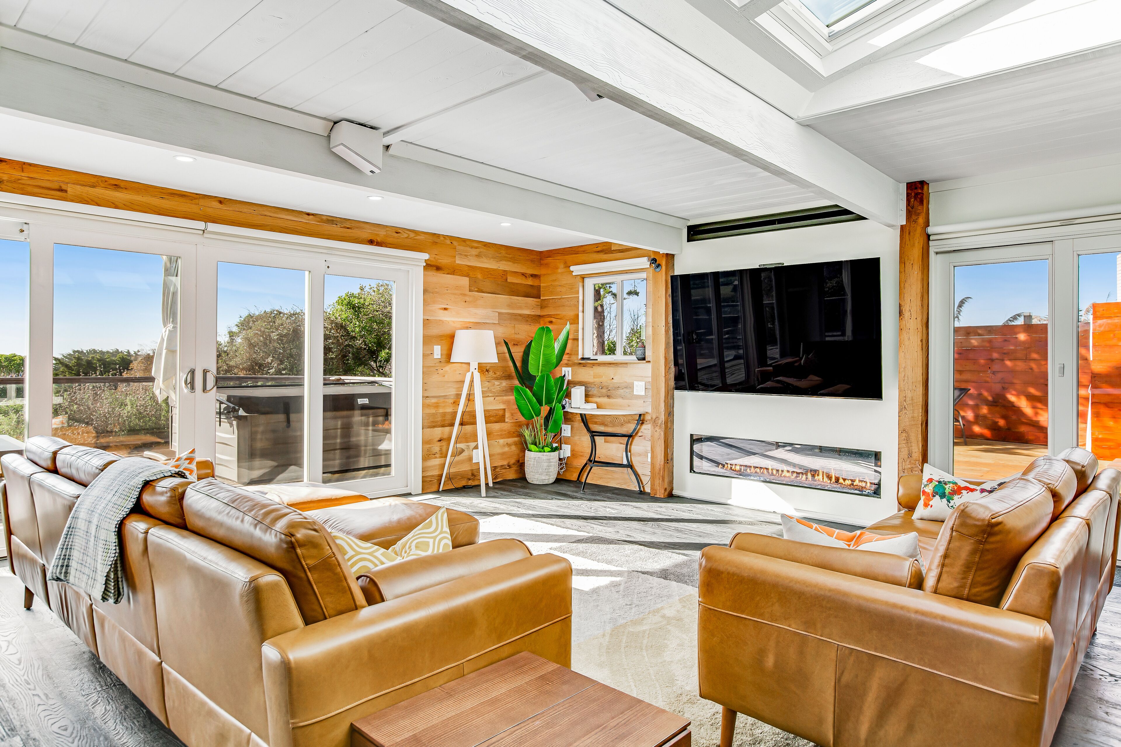 Ocean-view home and guest house with private hot tub, WiFi, and washer/dryer