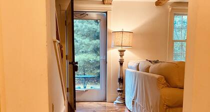 BRAND NEW KITCHEN! CLOSE TO DOWNTOWN EDGARTOWN AND THE BEACH!