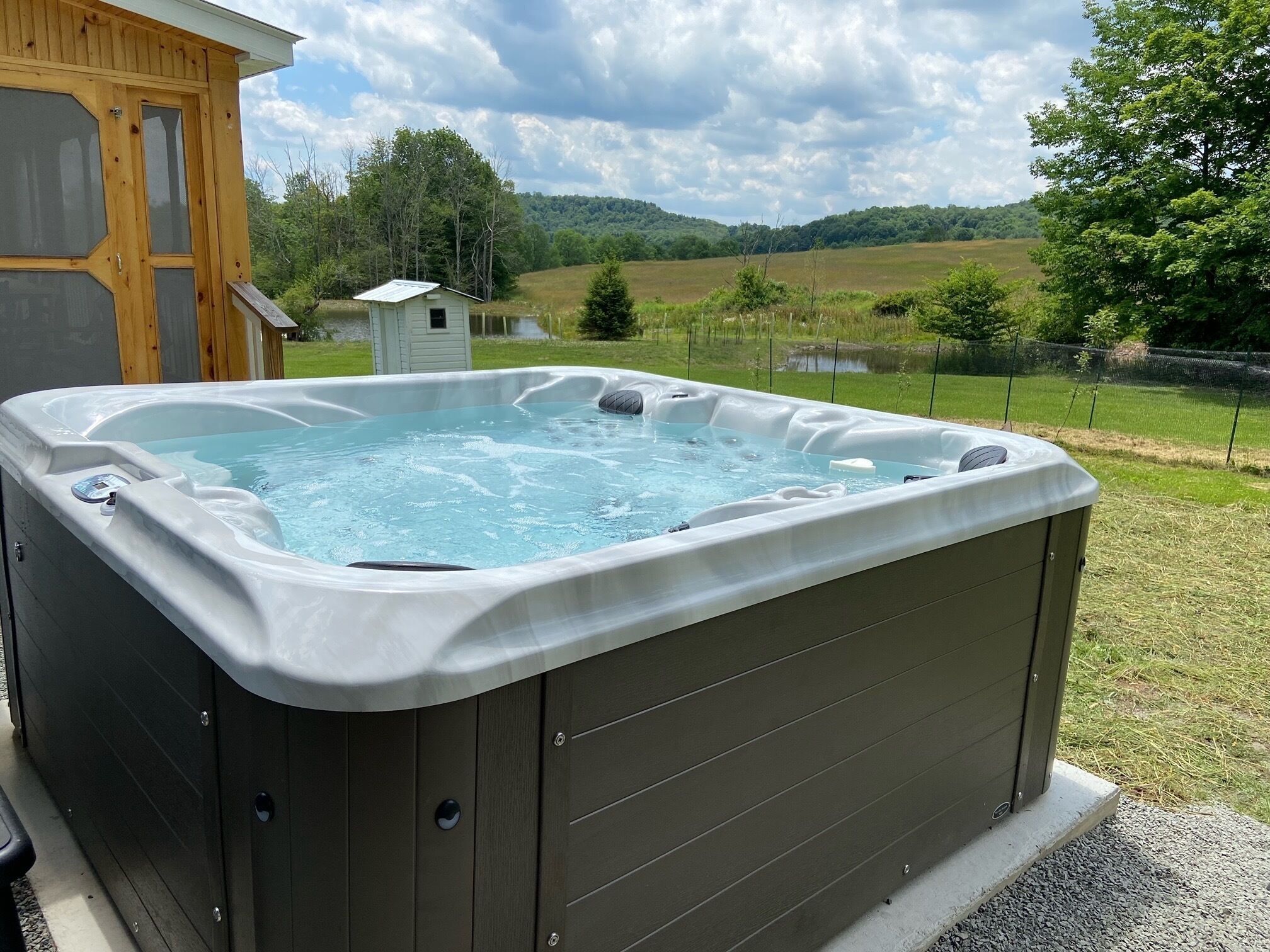 Outdoor spa tub