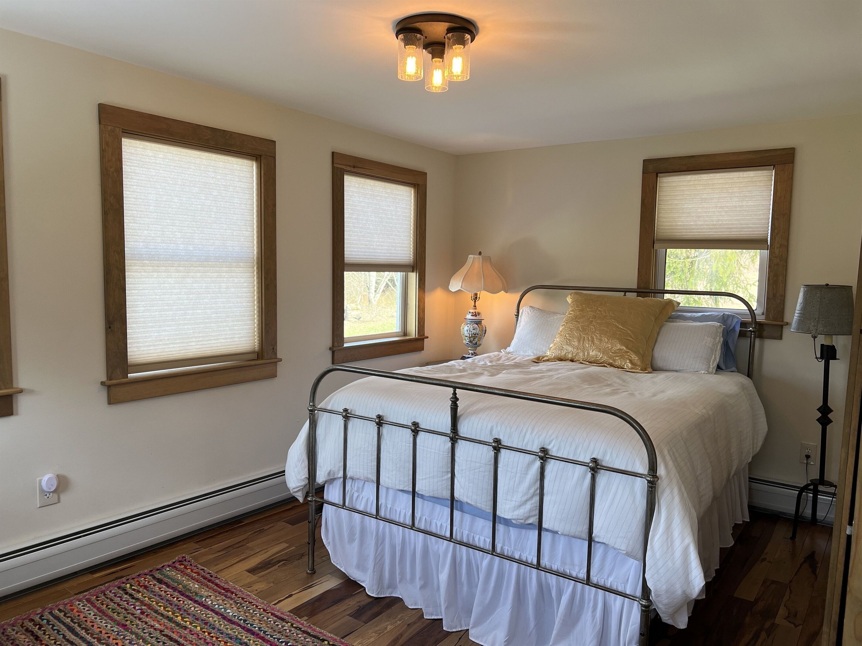 4 bedrooms, desk, iron/ironing board, free WiFi