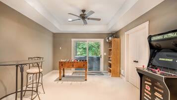 Studio (5 Bedrooms) | Property amenity