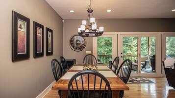 Studio (5 Bedrooms) | Property amenity