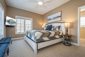 House, Multiple Beds, Jetted Tub | 5 bedrooms, free WiFi, bed sheets - Deja Blue (Oakland)