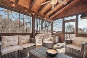 House (5 Bedrooms) | Property amenity - Play-a-way Chalet by Taylor Made Deep Creek (McHenry)