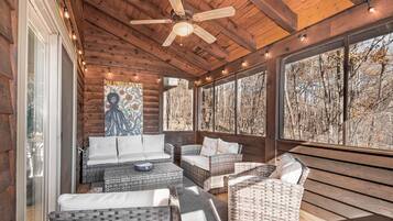 House (5 Bedrooms) | Property amenity