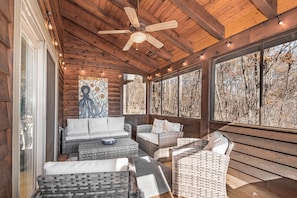 House (5 Bedrooms) | Property amenity - Play-a-way Chalet by Taylor Made Deep Creek (McHenry)
