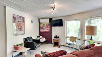 House (3 Bedrooms) | Property amenity